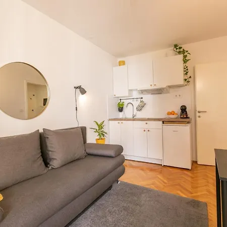 Lägenhet Pula City Accomodation