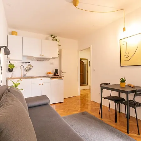 Апартаменты Pula City Accomodation